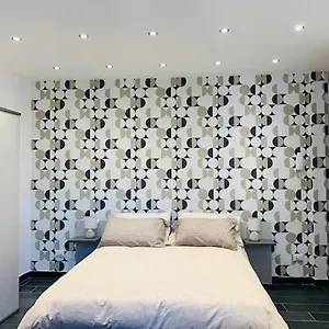 Casa Ega E La Rotonda: Bellissimi Monovani Nel Cuore Di Apartament Katania